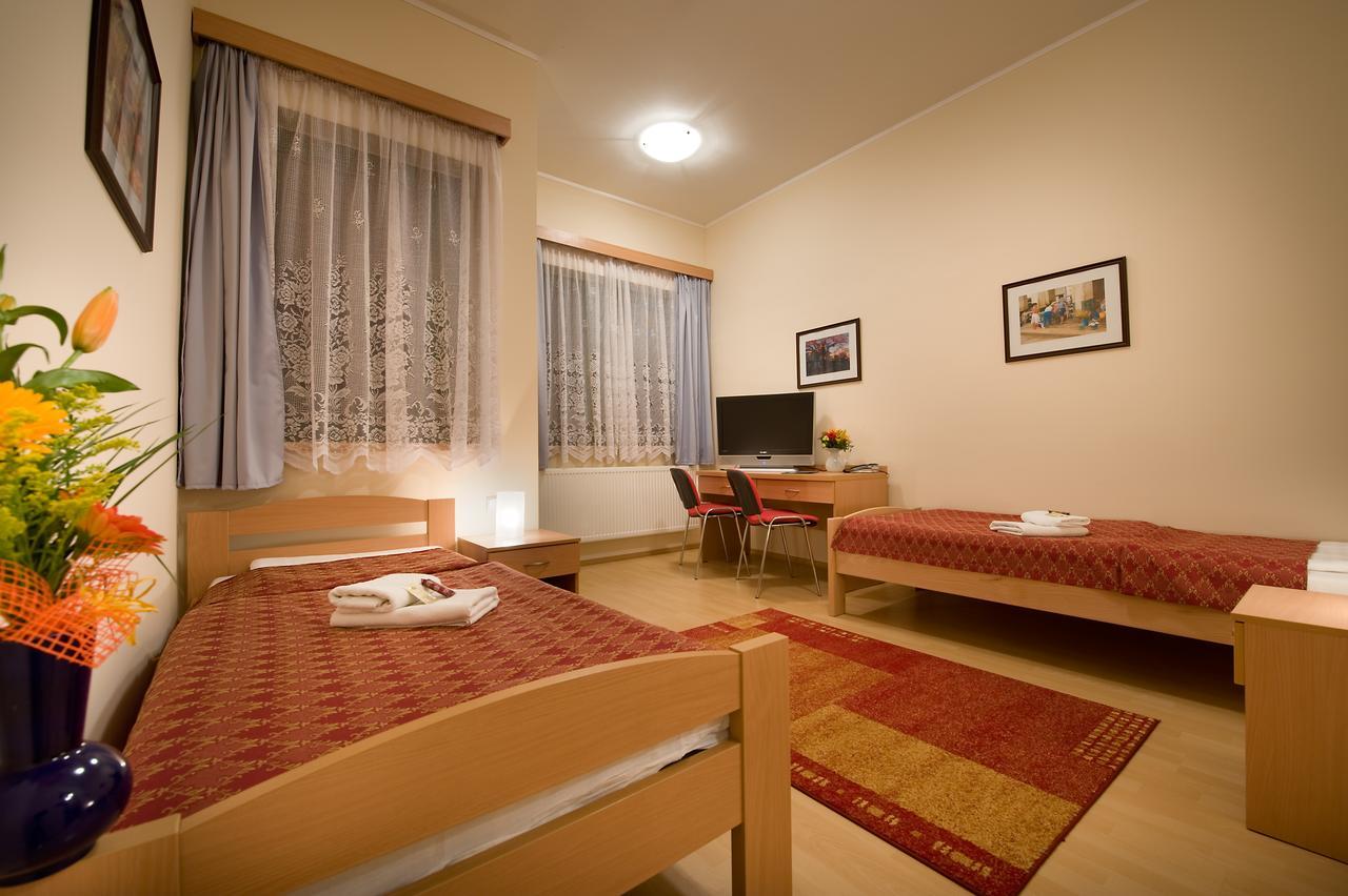 Grand Hotel Trebic Room photo